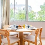 Stylish 1-Bedroom Apartment With Air Conditioning In Paris 17Th