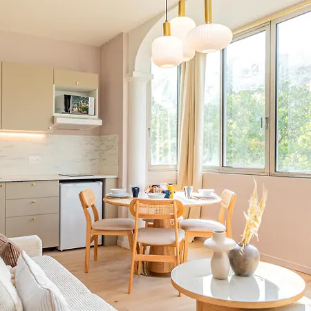 Stylish 1-bedroom With Air Conditioning In 17th * Parigi