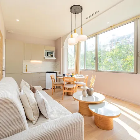 Stylish 1-bedroom With Air Conditioning In 17th * Parigi