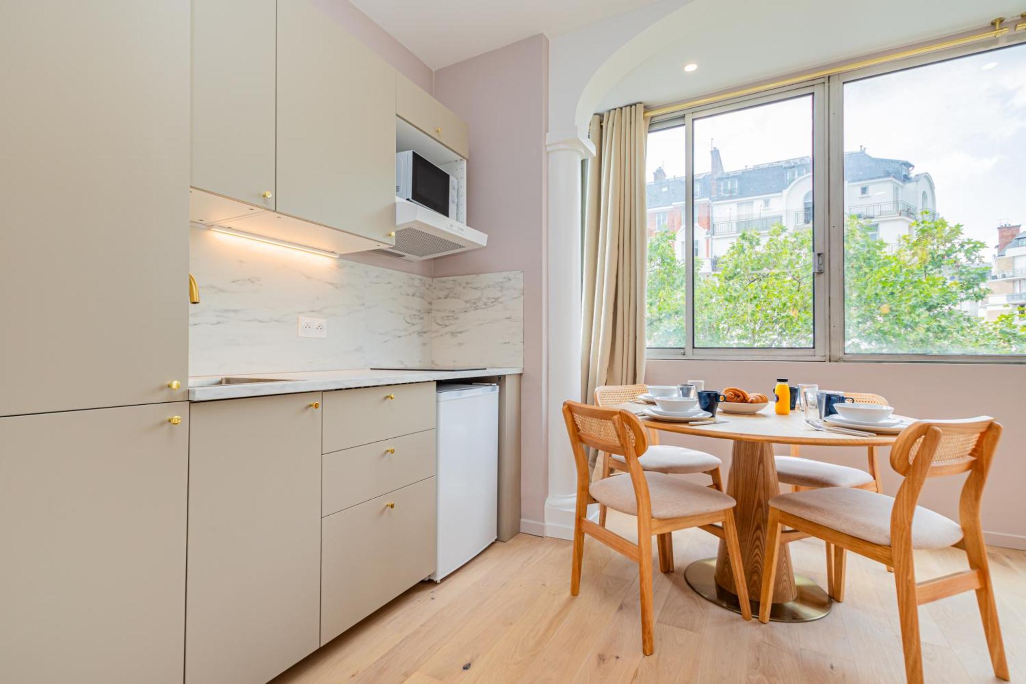 Stylish 1-bedroom With Air Conditioning In 17th *